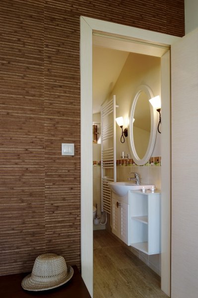 290674_294261467272452_1364378349_o