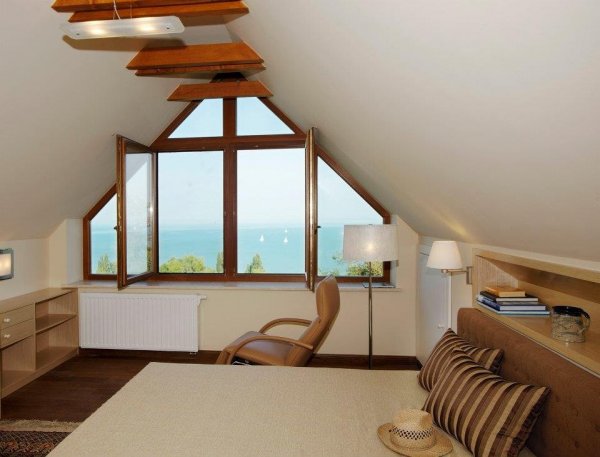 386957_295402387158360_1894694068_n